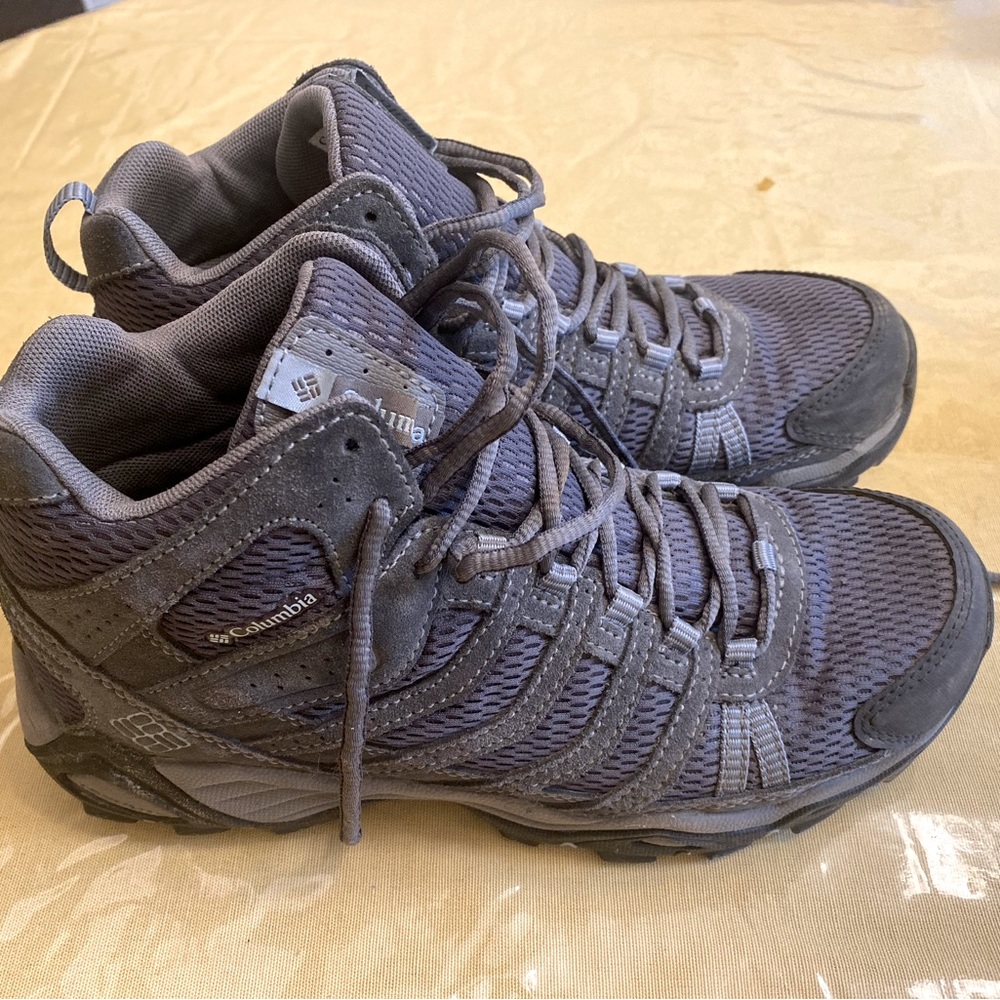 Columbia mid hikers - only used 3x!